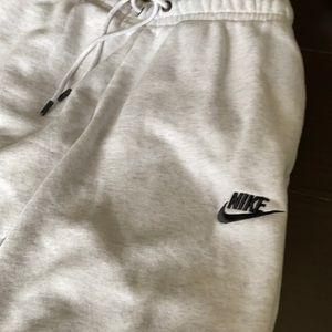 White/Grey Nike Sweatpants (xs)